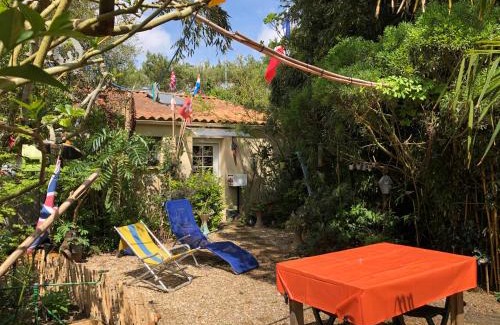 LʼIle-dʼOlonne Bed & Breakfast | Unforgettable Stay at L Atypique: Rated 10/10 with Breakfast