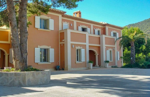 Finestrat House | Discover L'atzubia 126.1: Pet-Friendly Retreat with Pool