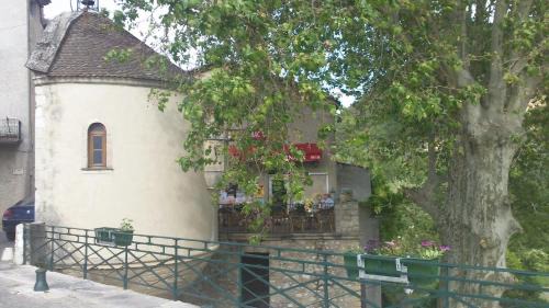 Mollans-sur-Ouveze House | Experience Oceanfront Bliss at L'Aubépine - 8.9/10 Rated