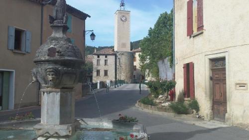 Mollans-sur-Ouveze House | Experience Oceanfront Bliss at L'Aubépine - 8.9/10 Rated