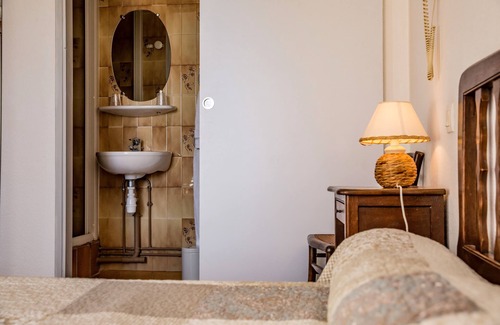Ozon Hotel | Elegant L'Auberge Basque: Family-Friendly with Dining Options