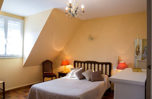 Ozon Hotel | Elegant L'Auberge Basque: Family-Friendly with Dining Options