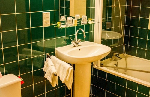 Villiers-sur-Suize Hotel | Discover L'Auberge de la Fontaine: Family-Friendly Getaway