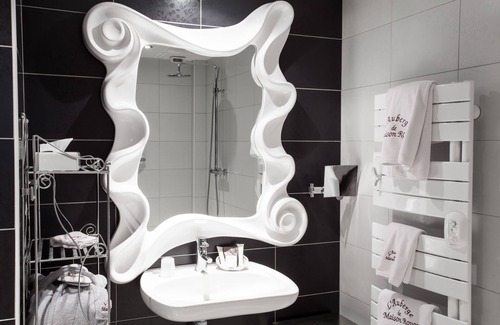 Vetraz-Monthoux Hotel | Elegant L' Auberge de Maison Rouge with Spa & Family Amenities