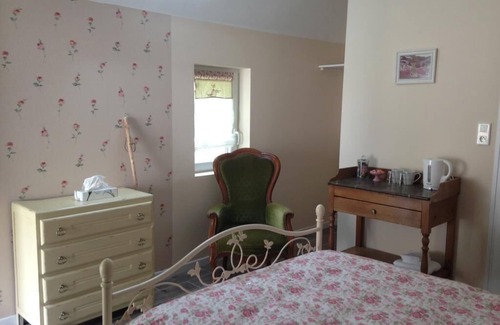 Willeman Bed & Breakfast | Experience Comfort at L'Auberge Des Oiseaux Chantants
