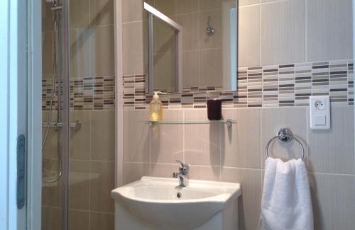 Willeman Bed & Breakfast | Family-Friendly L'Auberge Des Oiseaux Chantants with Pool
