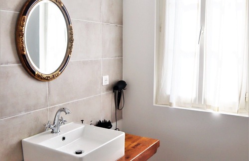 Rochecorbon Bed & Breakfast | Discover Comfort at L'auberge du Croissant – Rated 8.6/10
