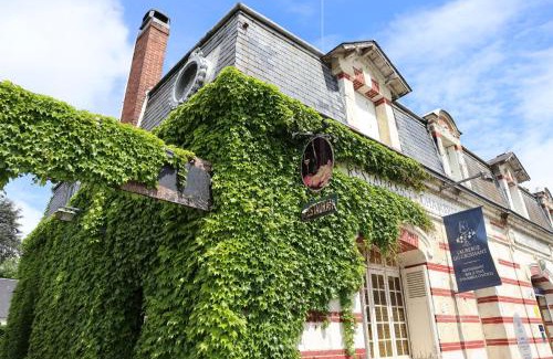 Rochecorbon Bed & Breakfast | Family-Friendly Retreat at L'Auberge du Croissant