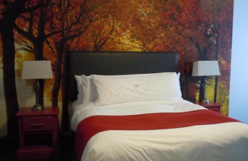 Mauricie Hotel | Delightful L'Auberge Du Lac St-Pierre with Pool & Hot Tub