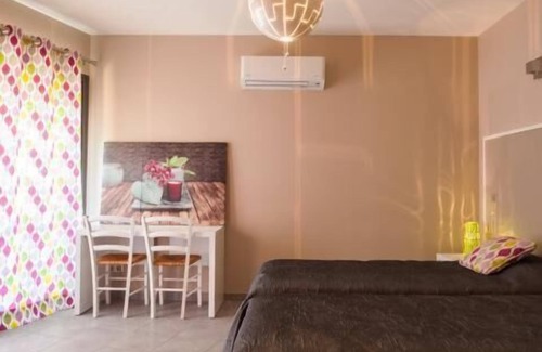 Saint-Hippolyte-du-Fort Hotel | Exceptional L'Auberge Cigaloise: Pool, Restaurant & More