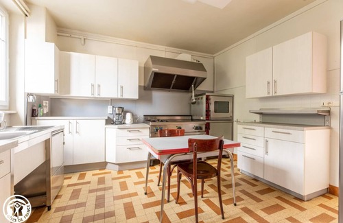 Vernines House | Explore L'auberge - Vernines: Family-Friendly Retreat