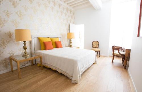 Beaune City Centre Apartment | Elegant Apartment in the Heart of the City with Terrace