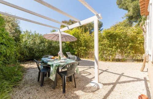 Giens House | Explore L'Auguière Ouest: Cozy Retreat in Vineyards