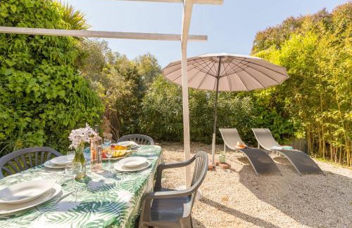 Giens House | Explore L'Auguière Ouest: Cozy Retreat in Vineyards