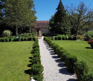 Liesle House | Pet-Friendly Retreat L'Aumônerie with Family Amenities