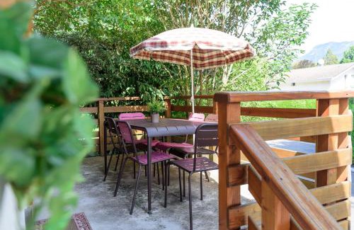 Cessenaz Hotel | Discover L'Aurore du Lac: Pet-Friendly Oceanfront Retreat