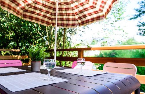 Cessenaz Hotel | Discover L'Aurore du Lac: Pet-Friendly Oceanfront Retreat