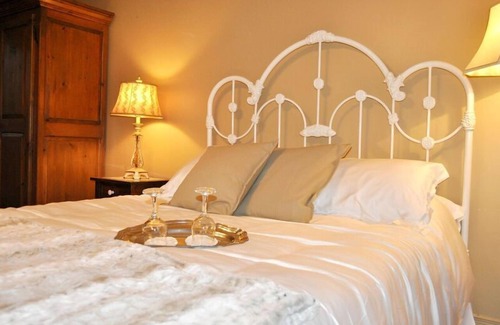 Les Eboulements Hotel | Experience L'Authentique Auberge de Charlevoix's Warmth