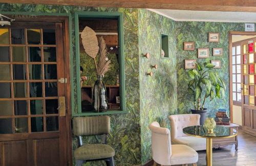 Beaumont-le-Roger Hotel | L'Authentique