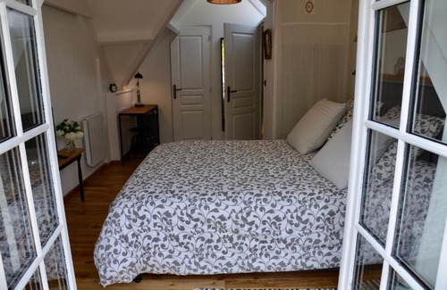 Pernes-les-Boulogne Bed & Breakfast | Experience L'Authentique - Guests Rate 9.4/10