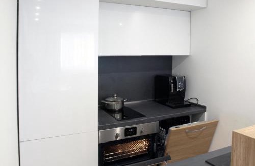 Oborishte Apartment | Cozy Retreat: L&C, Ideal Location with Comfort & Family Perks