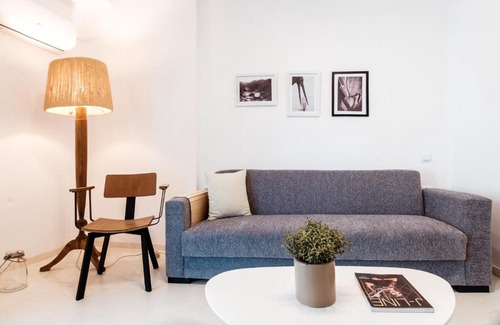 Edessa Apartment | Cozy L&C Suites: Family and Pet Friendly Getaway