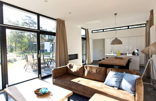 Nijkerk House | Discover L-Cube Plus 6: Lake Views & Spa Retreat
