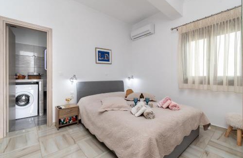 Neos Marmaras Apartment | Oceanfront L&D Apartment with 10/10 Guest Ratings
