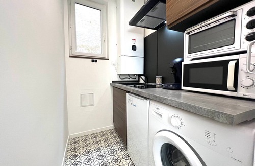 Poitiers Apartment | Urban Escape: Cozy Studio in City Center with Breakfast