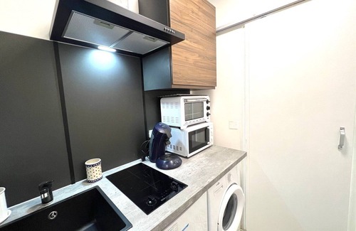 Poitiers Apartment | Urban Escape: Cozy Studio in City Center with Breakfast