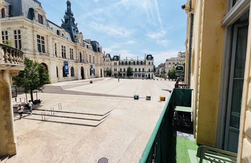 Poitiers Apartment | Urban Escape: Cozy Studio in City Center with Breakfast