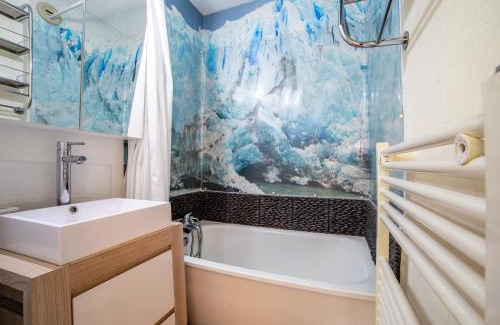 Eclose-Est Apartment | Child-Friendly L'Eclose Hotel in Alpe d'Huez, 7.9/10 Rated