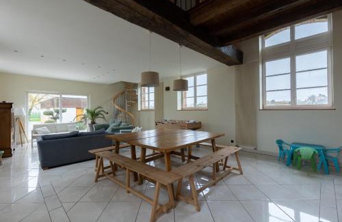 Teille Villa | Pet-Friendly Villa with Heated Pool in Le Mans