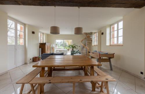 Teille Villa | Pet-Friendly Villa with Heated Pool in Le Mans