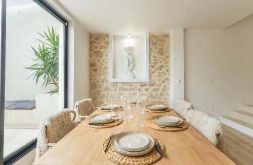 6th Arrondissement Apartment | L'ecrin cache - Centre ville