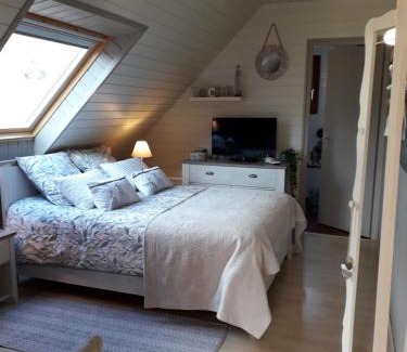 Mur-de-Bretagne House | Relax at L'Ecrin de Bois with Spa & Oceanfront Views