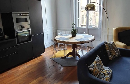 Reims City Centre Apartment | Discover L'Ecu: A Welcoming Haussmannian Experience