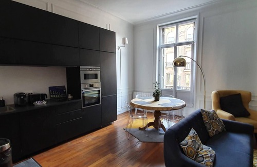 Reims City Centre Apartment | Discover L'Ecu: A Welcoming Haussmannian Experience