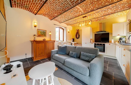 Ennevelin House | Welcoming Farm Cottage at Domaine d'Antan - Pet Friendly!