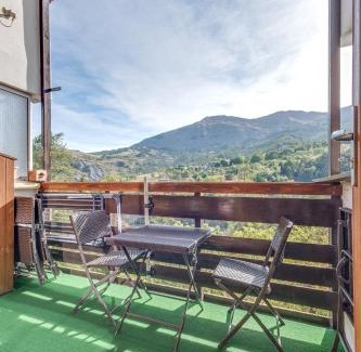 Le Sauze Apartment | Cozy L'Edelweiss: Family-Friendly Stay by the Slopes