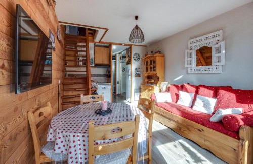 Le Sauze Apartment | Cozy L'Edelweiss: Family-Friendly Stay by the Slopes
