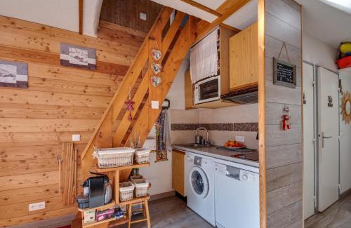 Le Sauze Apartment | Cozy L'Edelweiss: Family-Friendly Stay by the Slopes