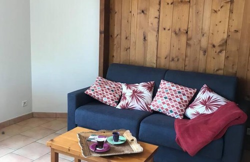Seynod Apartment | Family-Friendly Retreat at L'EDELWEISS Hotel