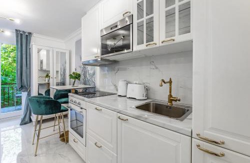 Montreux Apartment | Elegant L'Eden Studio with Balcony & Lake View Awaits