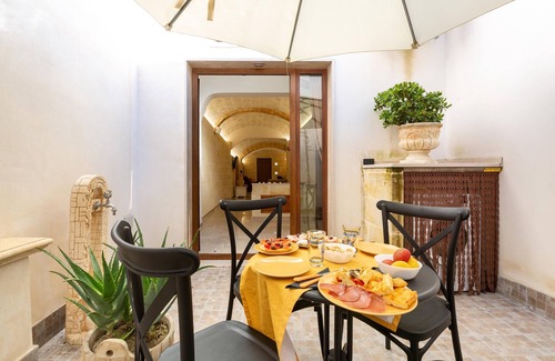 Centro Storico Apartment | L`Edicola Suite by BarbarHouse