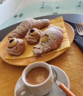 Centro Storico House | Pet-Friendly L'Edicola Suite with Hot Tub & 9.8 Rating