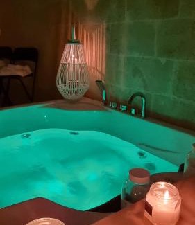 Centro Storico House | Pet-Friendly L'Edicola Suite with Hot Tub & 9.8 Rating