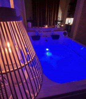 Centro Storico House | Pet-Friendly L'Edicola Suite with Hot Tub & 9.8 Rating