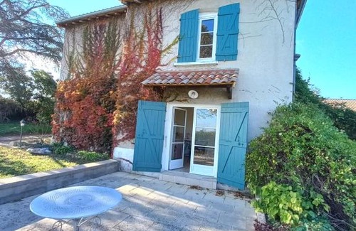 La Chapelle-de-Guinchay Bed & Breakfast | Family-Friendly L'Eglantyne - Rated 9.2 by Guests