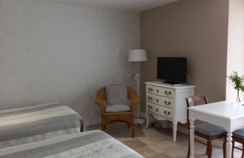 La Chapelle-de-Guinchay Bed & Breakfast | Family-Friendly L'Eglantyne - Rated 9.2 by Guests